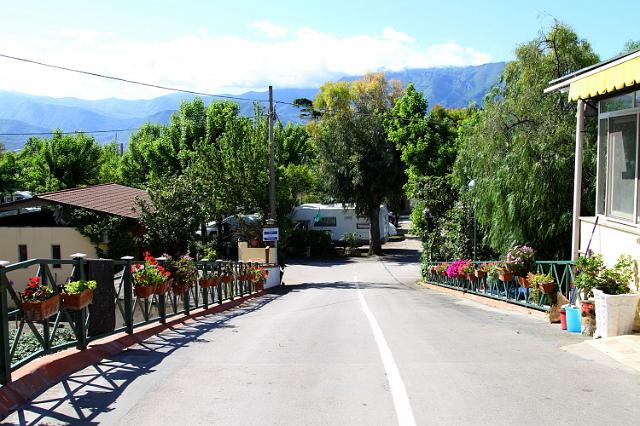 0679 Pompei - camping.jpg